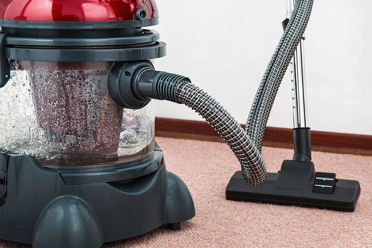 Carpet Cleaning: Professional vs DIY Comparison